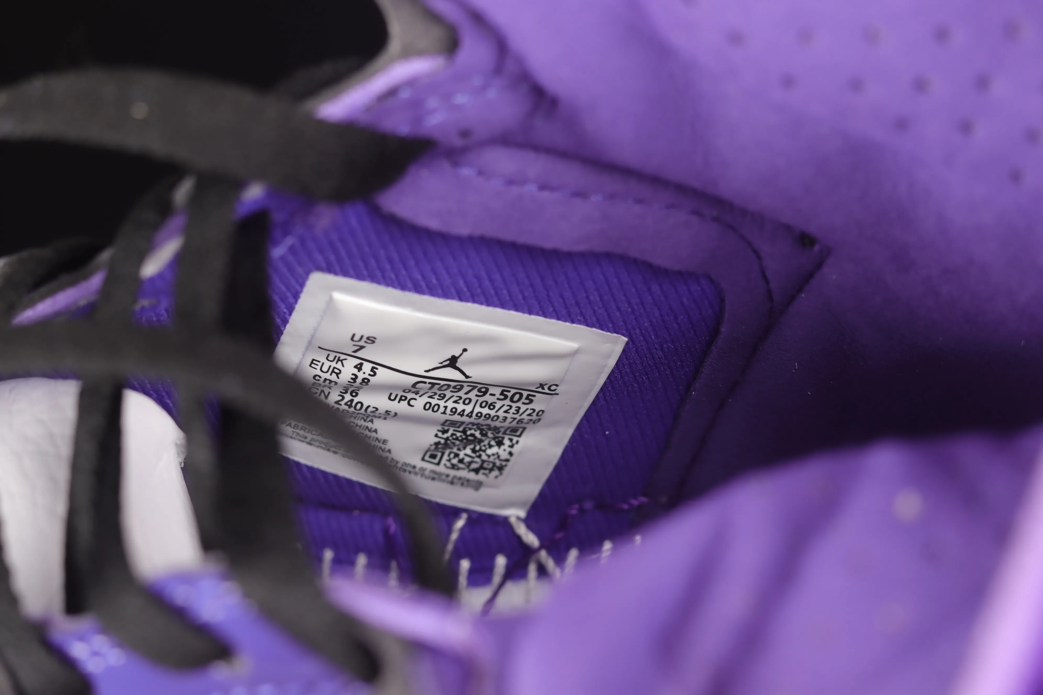 All categories Air Jordan Jordan series basketball shoes Air Jordan 1 High Air Jordan 1 Zoom CMFT AJ Joe 1 black and purple color CT0979-505